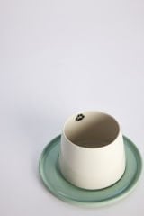 El Boyama Porselen Fincan – Saz Kedisi İzleri